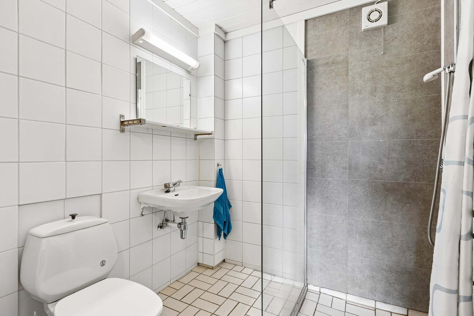 Eget bad gjør utleiedelen selvstendig og attraktiv for utleie eller egne familiemedlemmer. Galleribilde