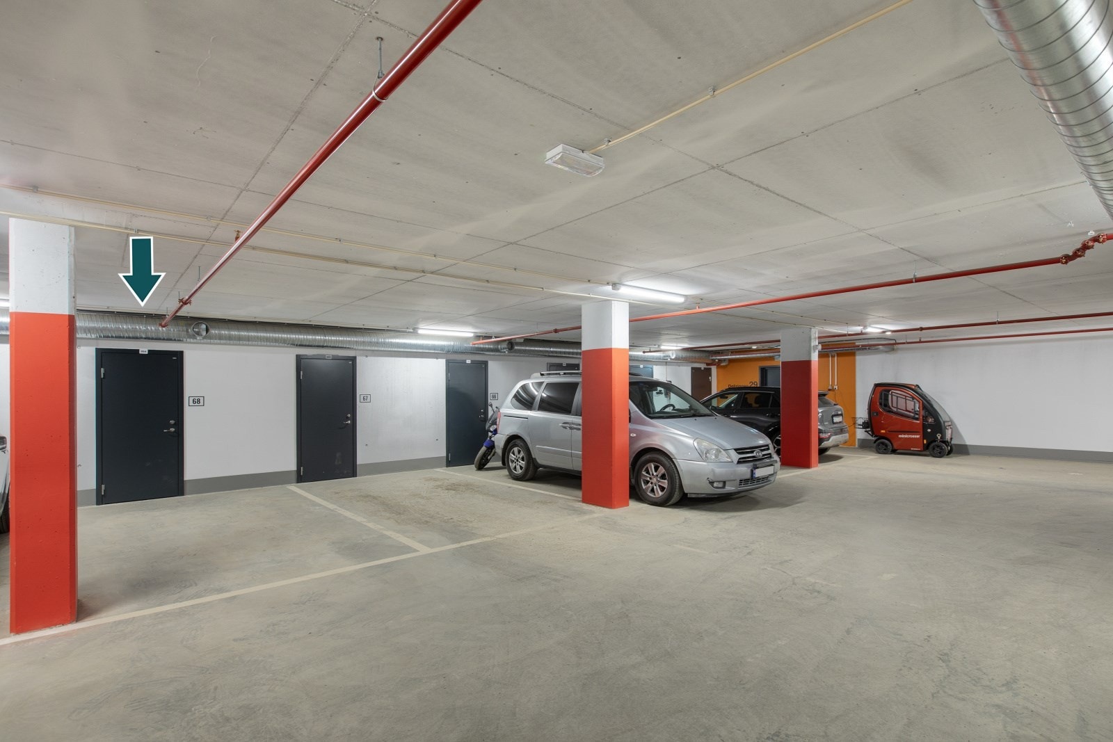 Det medfølger parkeringsplass i felles garasjeanlegg, samt en praktisk bod på ca. 5,4 kvm som gir gode oppbevaringsmuligheter. Galleribilde