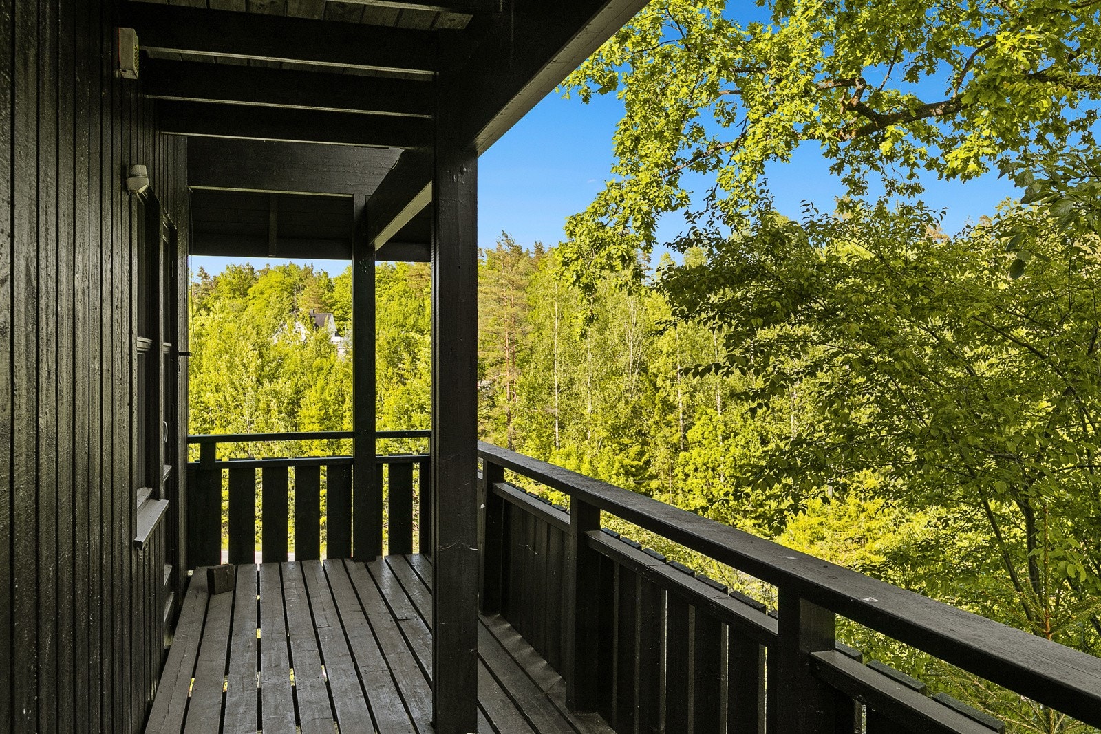 Terrasse ved inngangspartiet - Utgang fra kjøkkenet Galleribilde