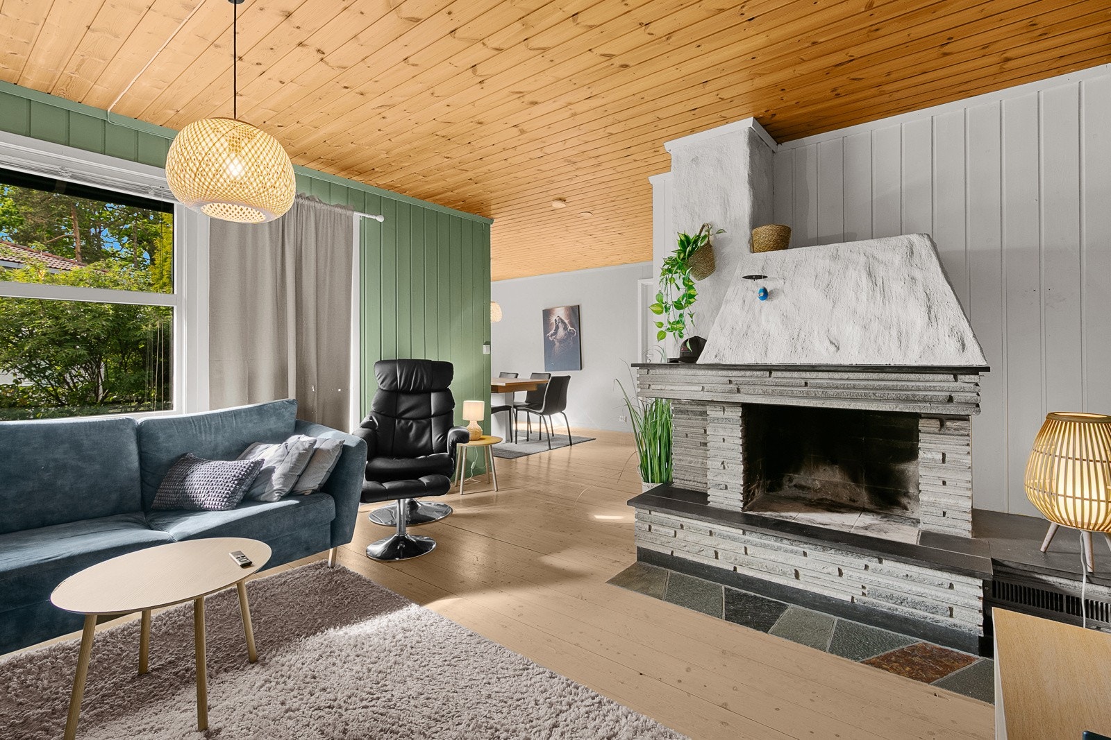 Stuen har peis Galleribilde