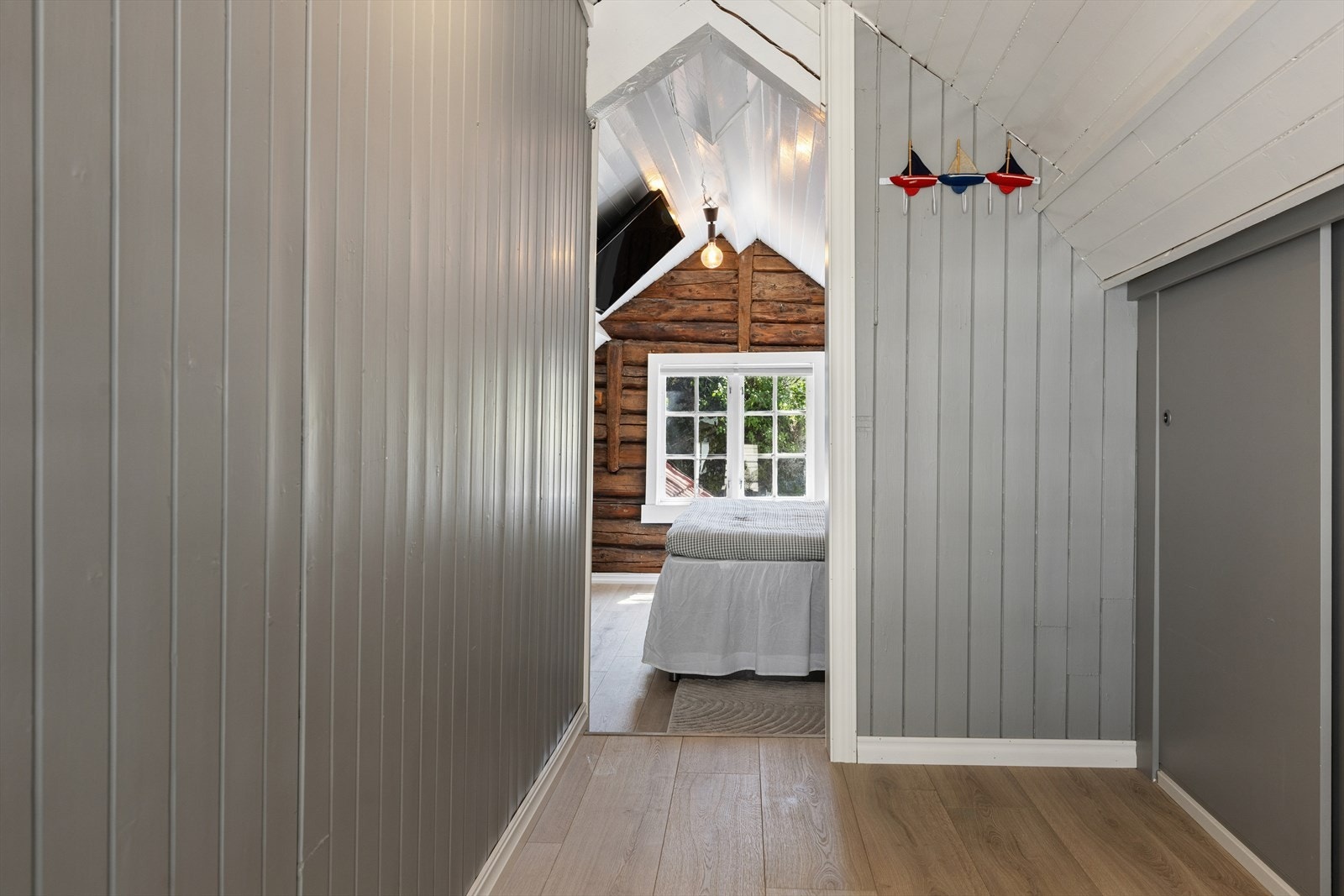 Rom som idag benyttes som garderobe (opprinnelig stue). Ikke omsøkt. Galleribilde