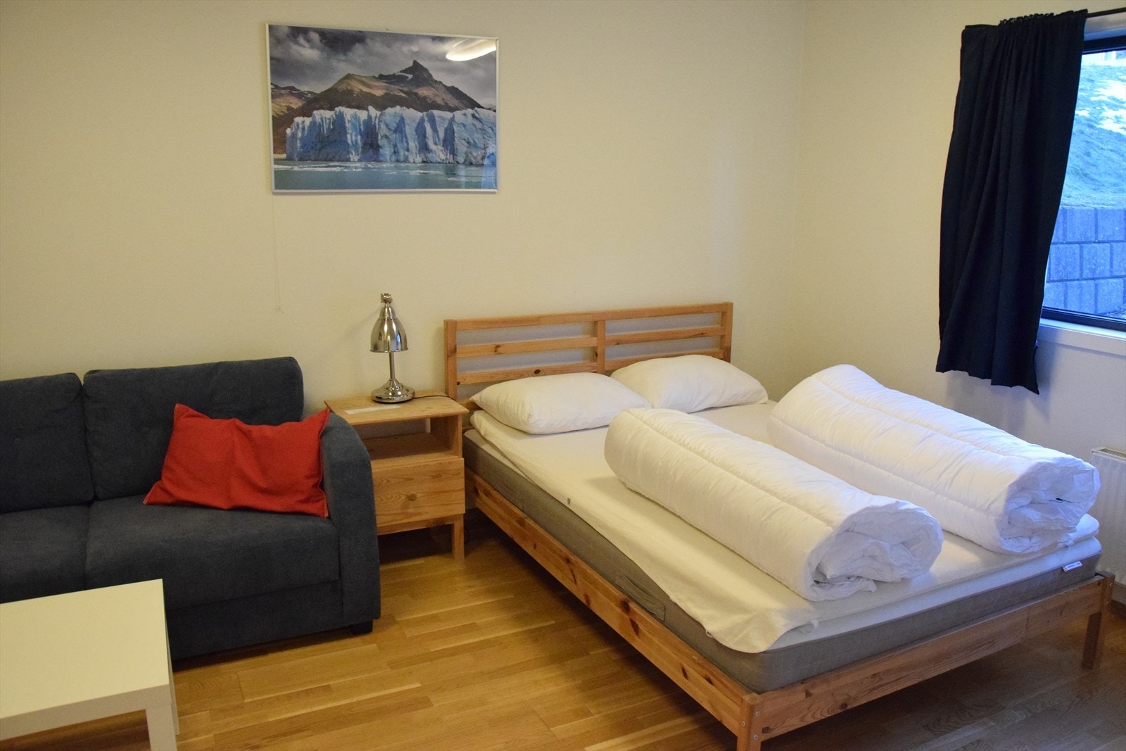Velforeningen har også 2 besøkshybler som disponeres av sameierne i Horgvegen. Se info på https://www.horgvegen.no/ Galleribilde