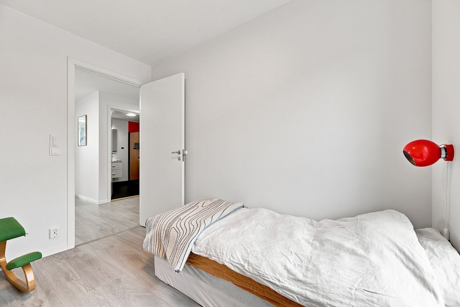 Godt egnet til både barnerom, gjesterom eller kontor. Galleribilde