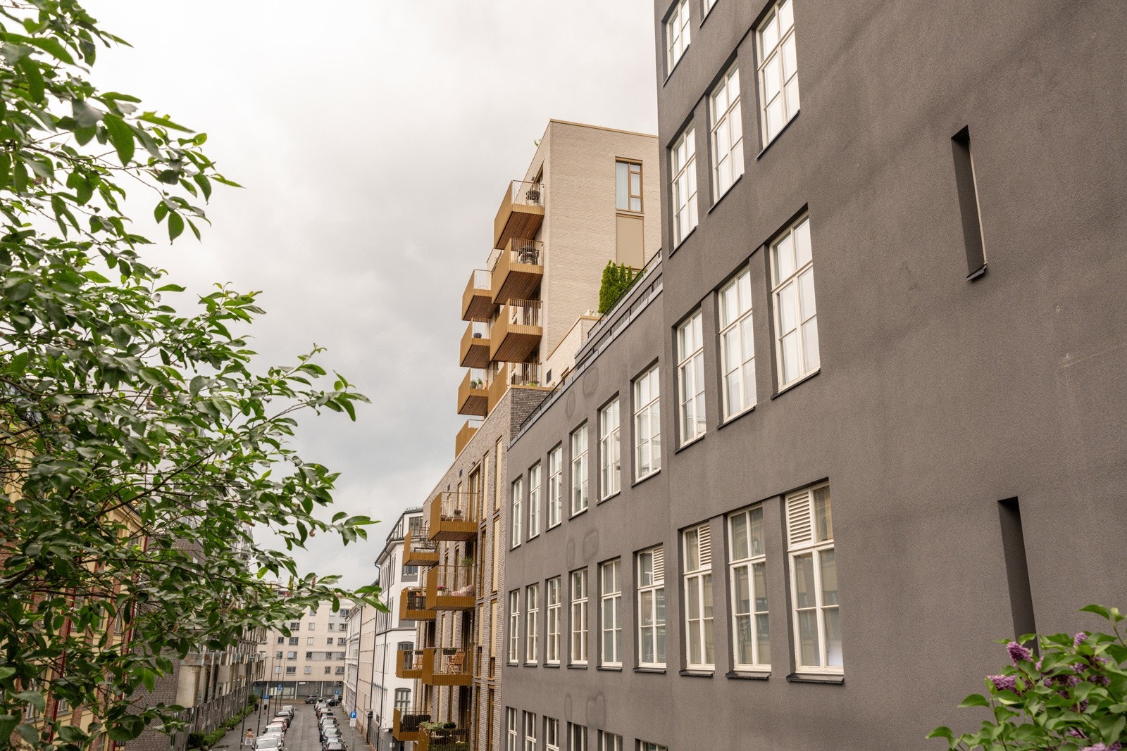 Svært urban og sentral beliggenhet på populære Alexander Kiellands plass, som er et pulserende knutepunkt mellom Grünerløkka og St. Hanshaugen. Gangavstand til alt av fasiliteter, restauranter og flotte grønne områder. Galleribilde