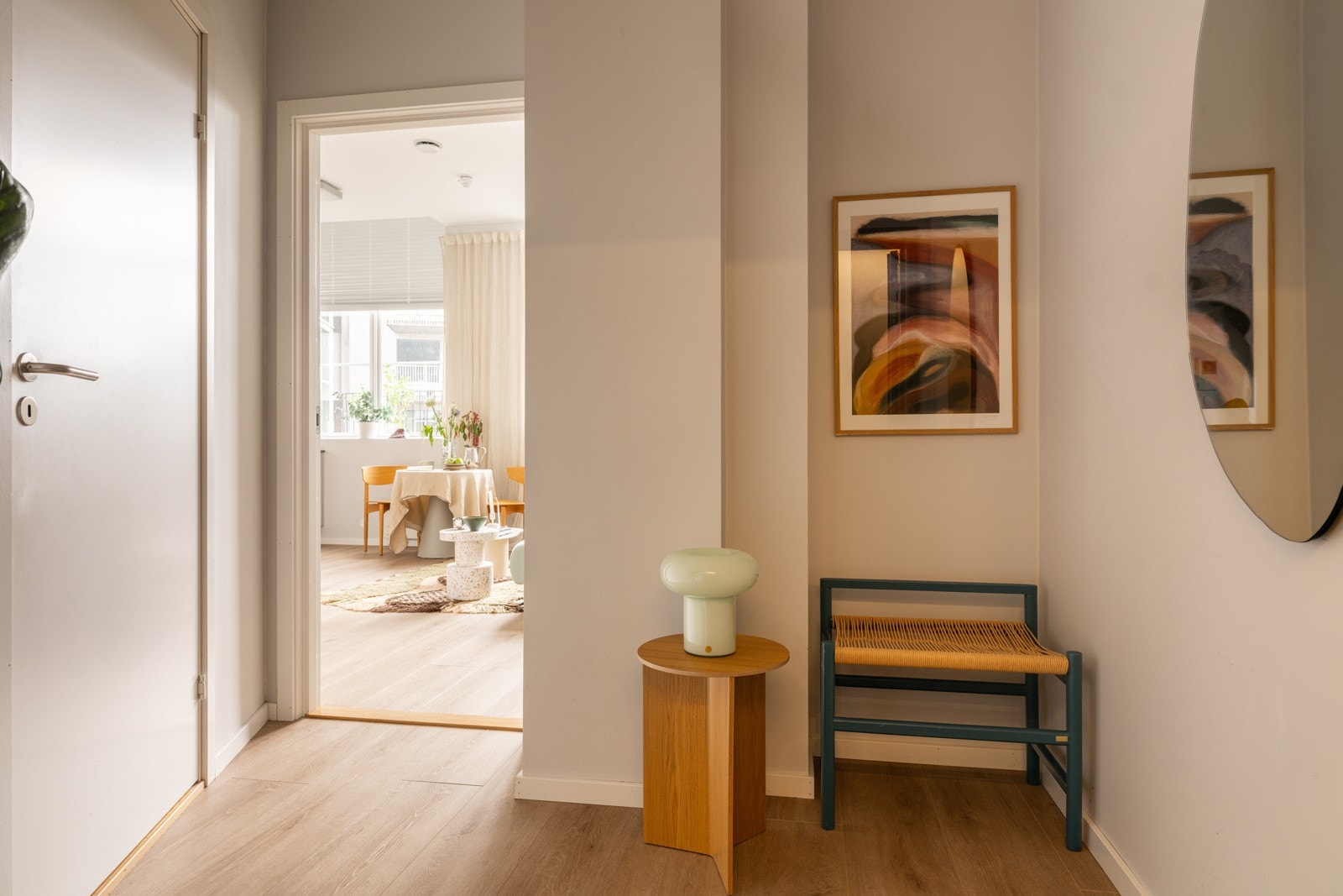 I entréen er det plass til sko og yttertøy. Galleribilde