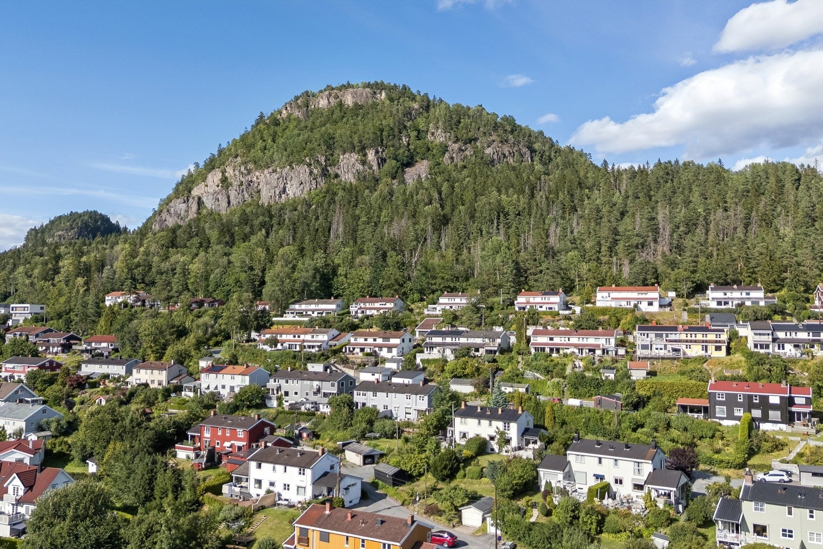 Er du glad i tur i skog og mark, er det bare å begynne rett utenfor døren! Galleribilde