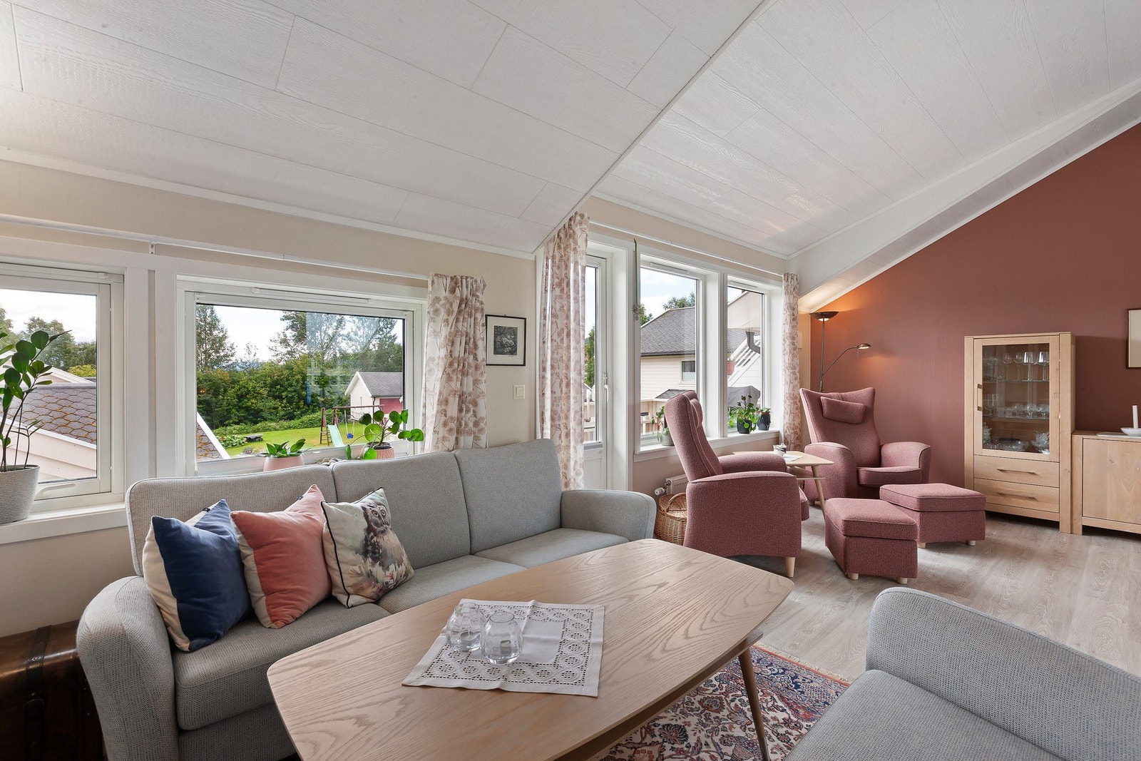 Det er adkomst til veranda fra stue. Galleribilde