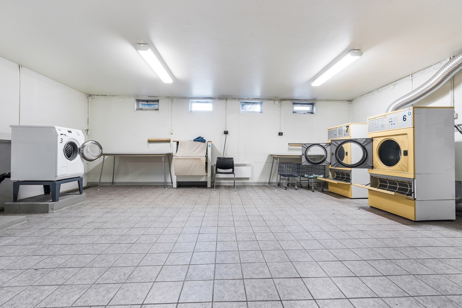 Borettslaget har stort fellesvaskeri tilgjengelig for beboerne. Galleribilde