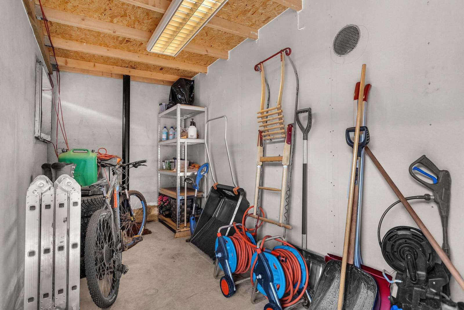 Leiligheten disponerer en bod på ca. 2,4 m² i felles kjellerareal. Galleribilde