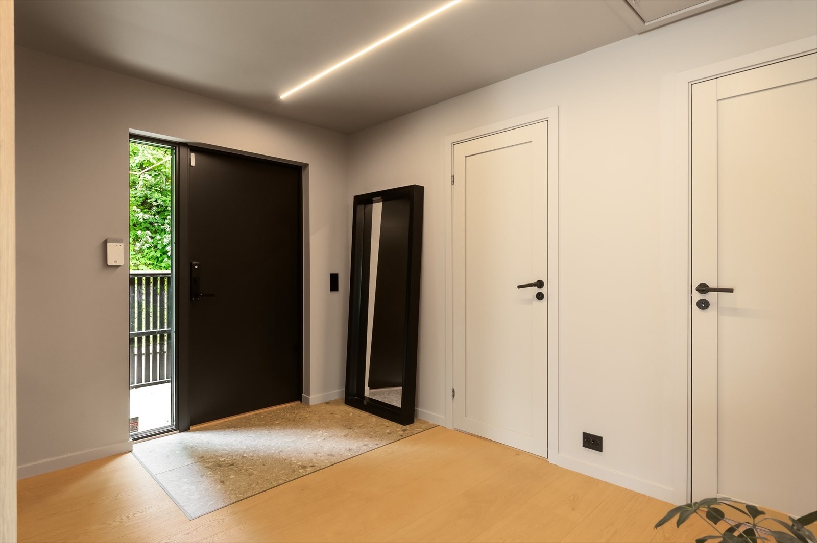 Boligen har en romslig og åpen entré på ca. 10,5 m². Galleribilde