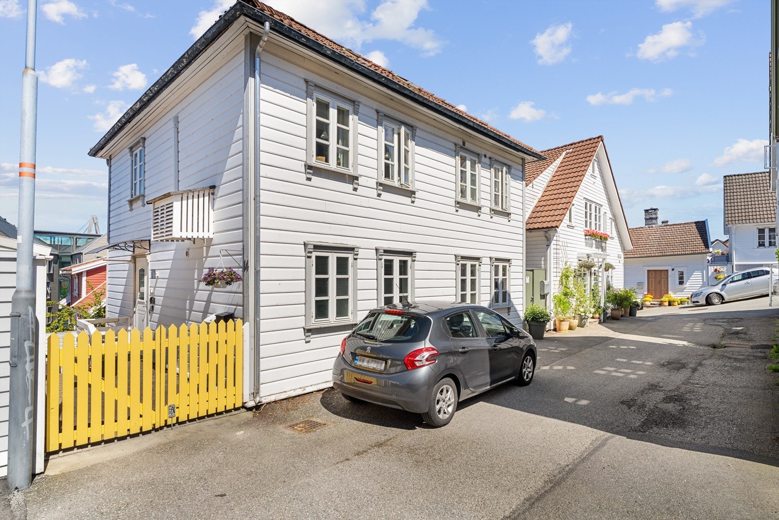 Velkommen til Mellomgata 14, presenteres av Dardan Shabi v/Eiendomsmegler Krogsveen. Foto: Nordbø Foto Galleribilde