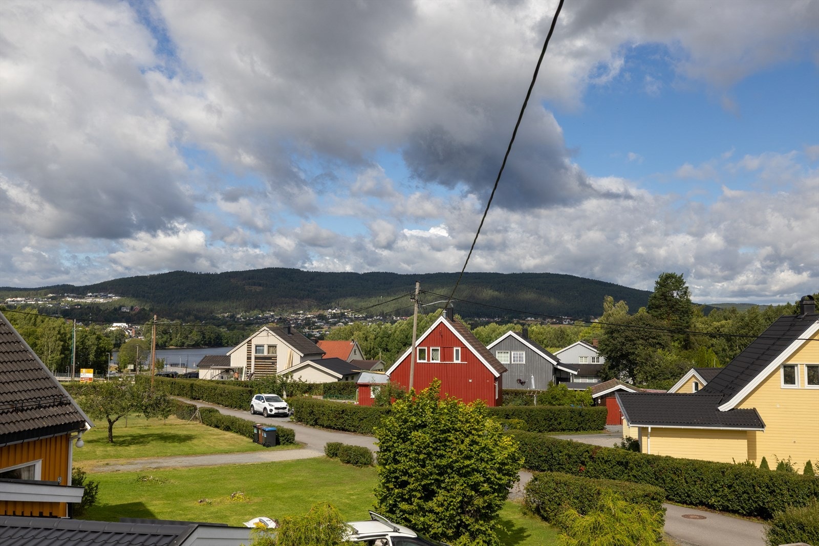 Fra eiendommen er det kort vei til flotte turområder på Eggemoen, med skiløyper om vinteren. Galleribilde