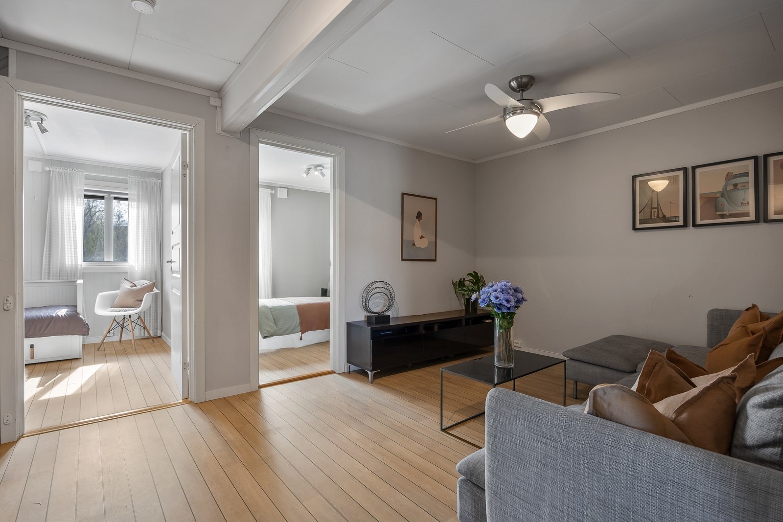 Fra allrommet er det inngang til boligens soverom. Galleribilde
