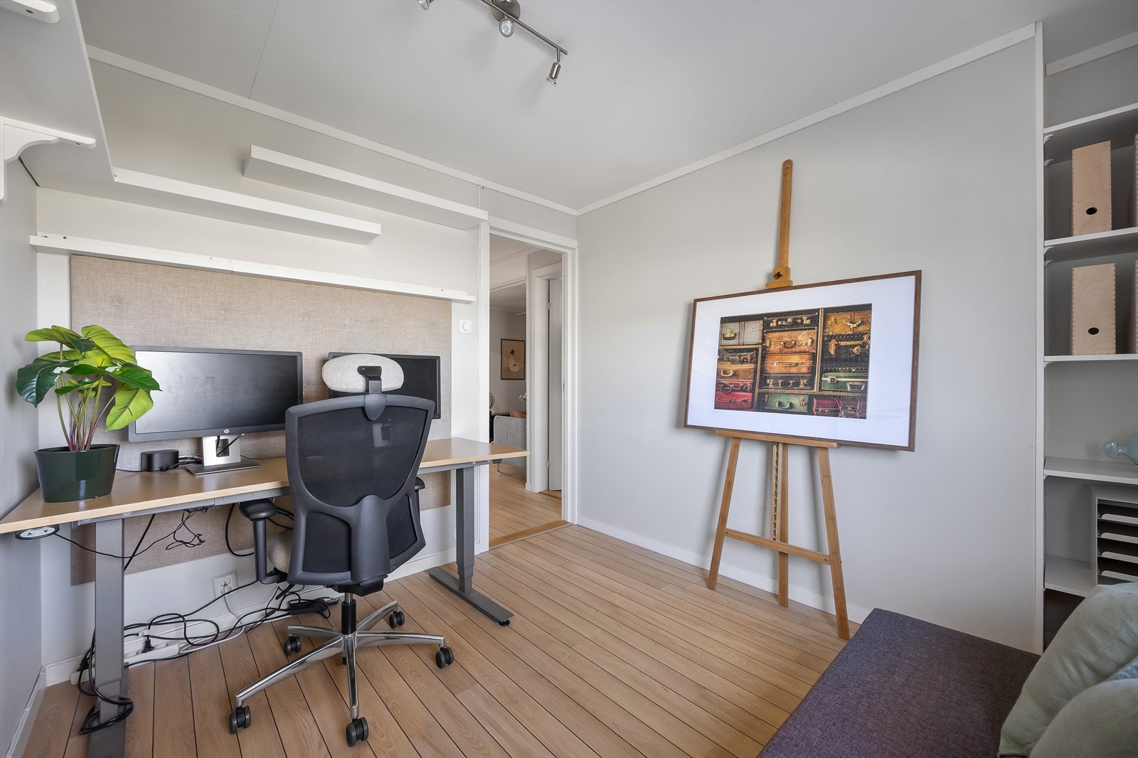 Her er det god plass til en fullverdig arbeidsstasjon. Galleribilde
