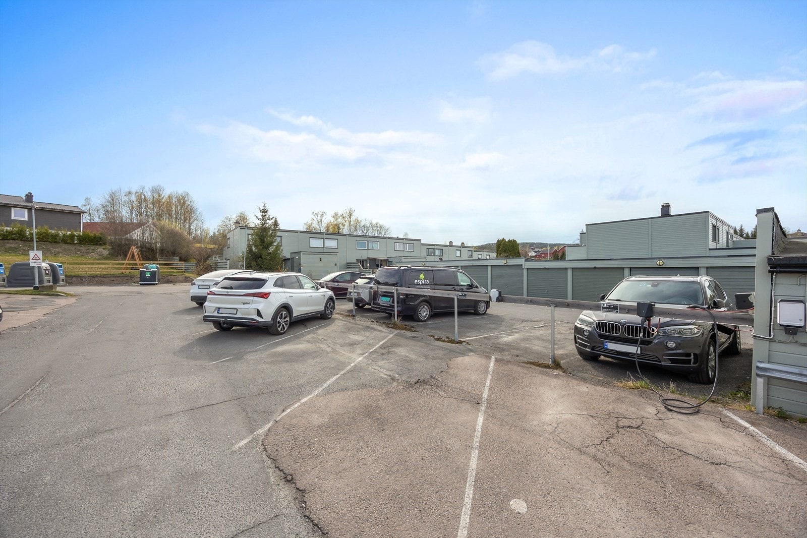 Parkeringsmuligheter på borettslagets fellesområde. Galleribilde