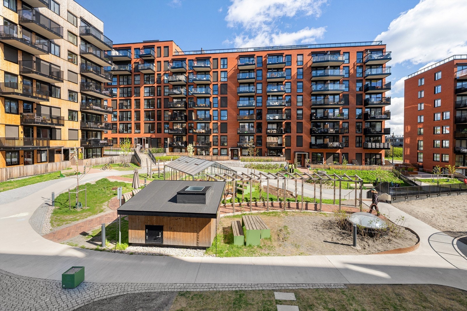 Utsikt mot hyggelig uteområde Galleribilde