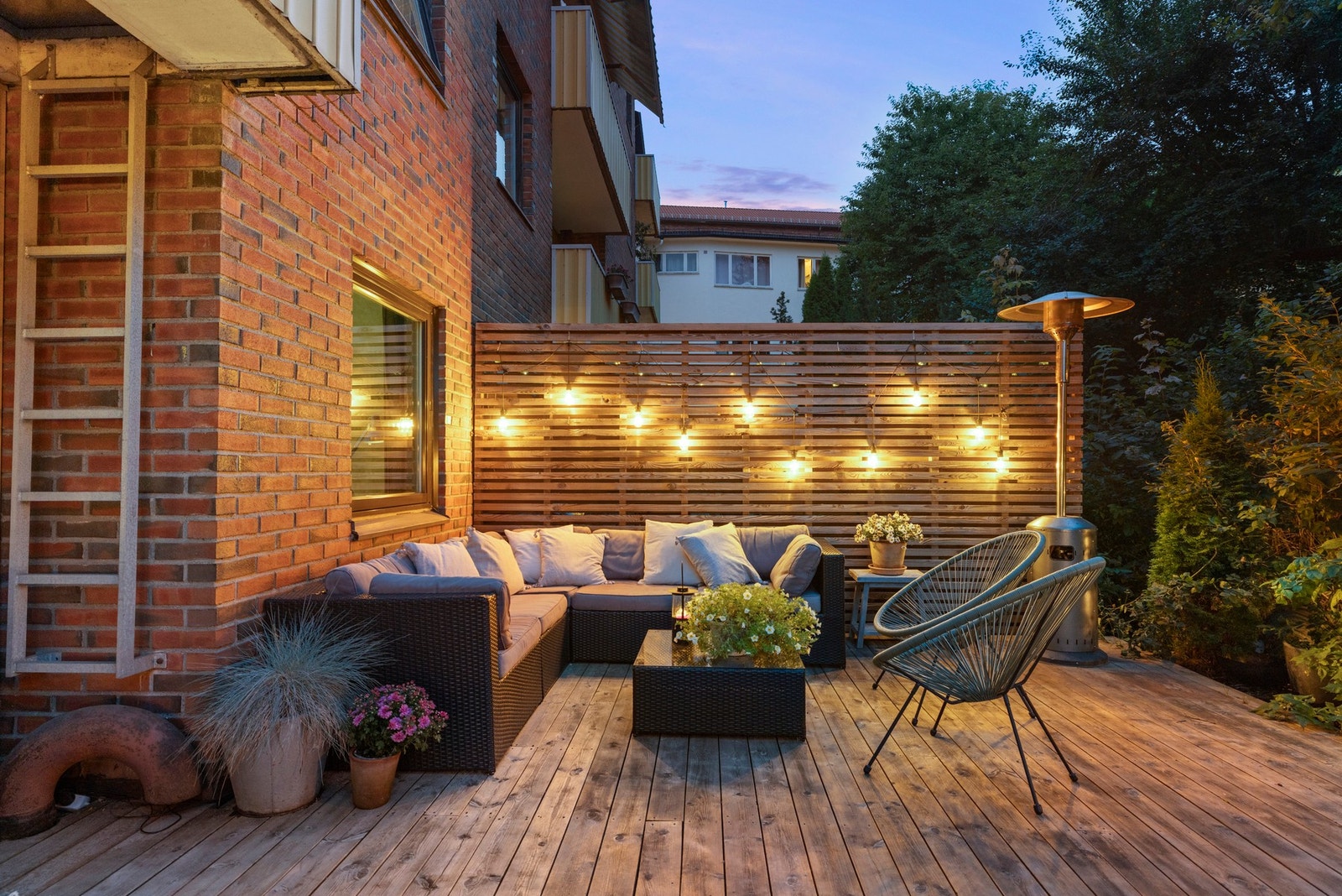 Fra stuen er det utgang til den fantastiske uteplassen! Galleribilde