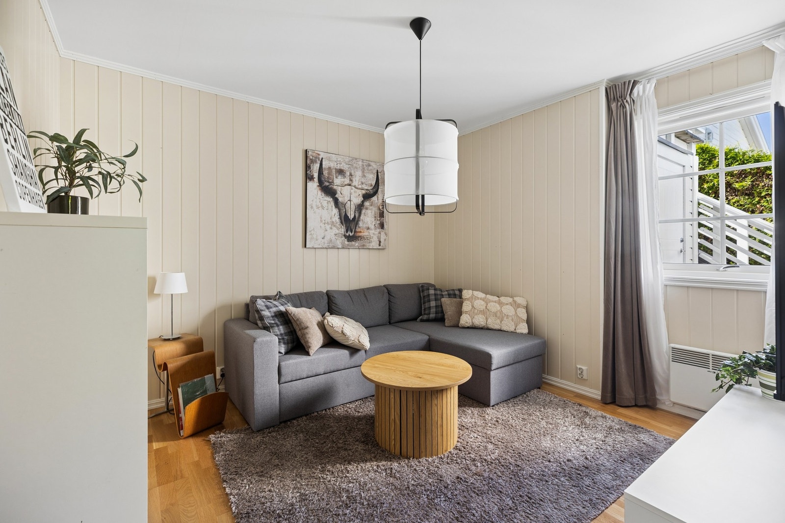 Koselig stue med god plass til sofagruppe. Galleribilde
