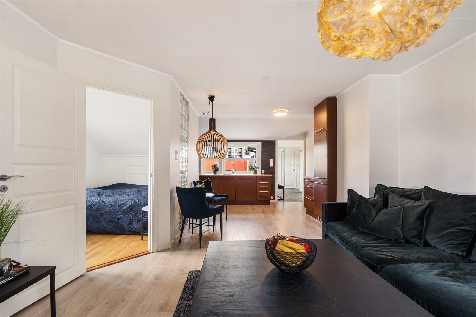 Fra stuen er det adkomst til soverommet. Galleribilde
