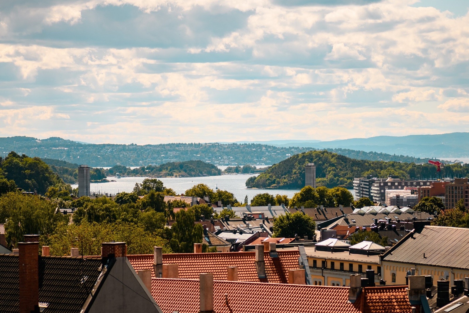 Utsikten strekker seg over takene på Kampen og helt ut til Oslofjorden. Galleribilde