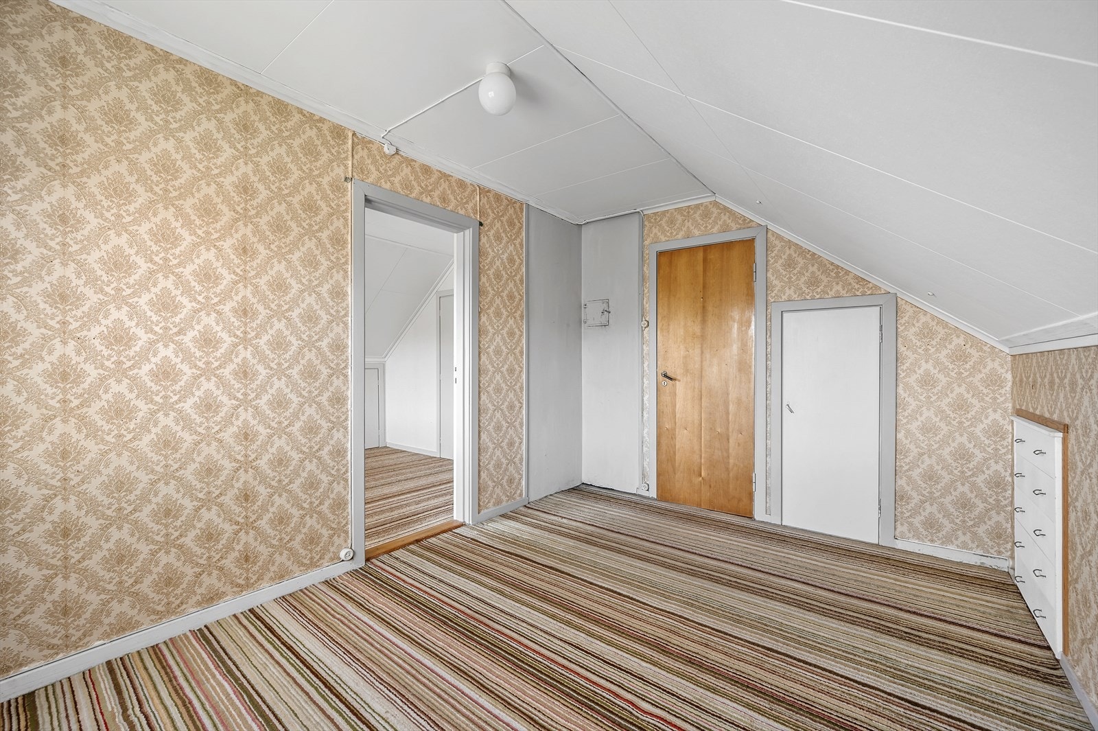 Loftsetasjen inneholder flere rom med ulike innredningsmuligheter. Galleribilde