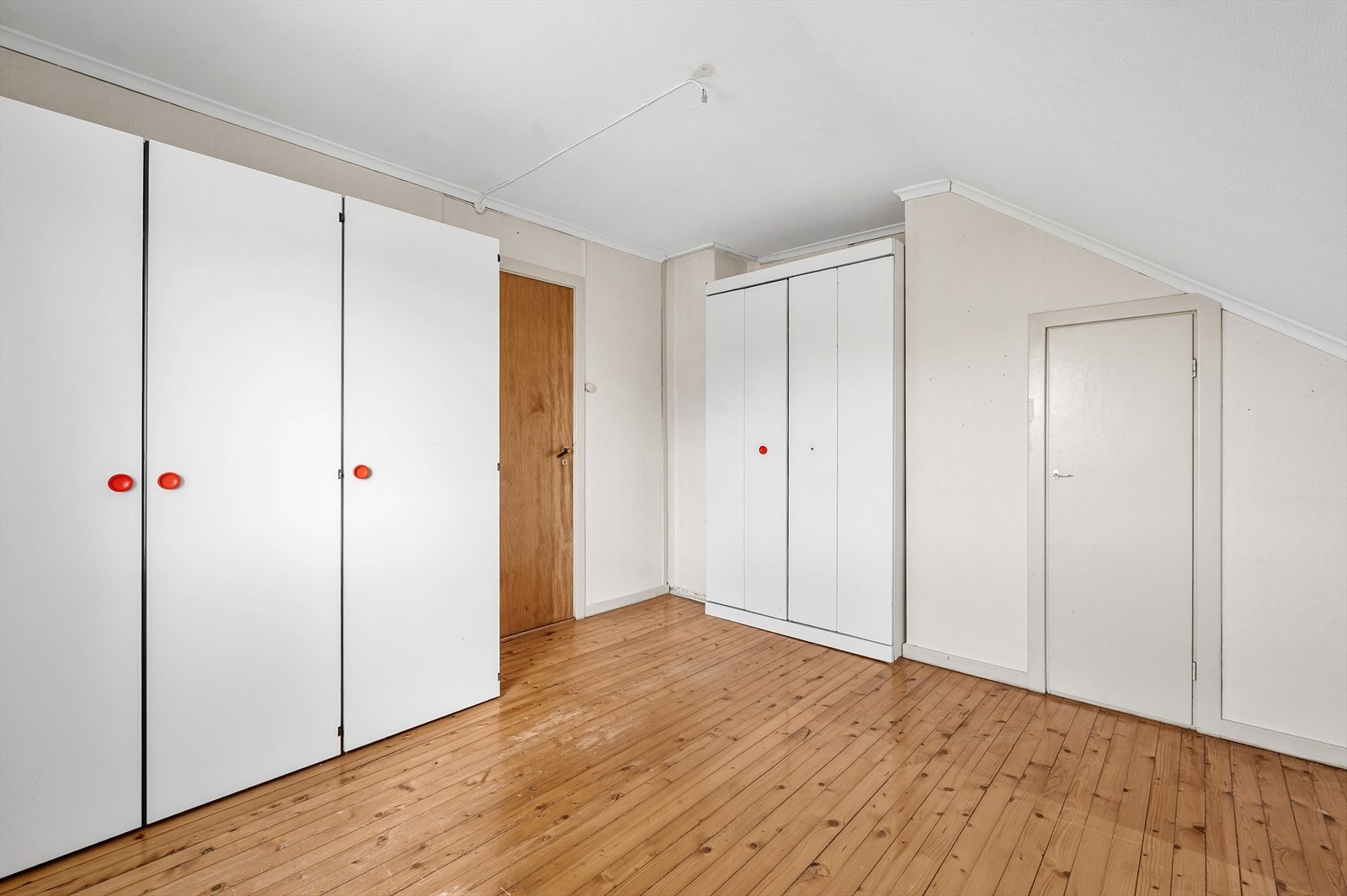 God plass til garderobeskap på soverommene. Galleribilde