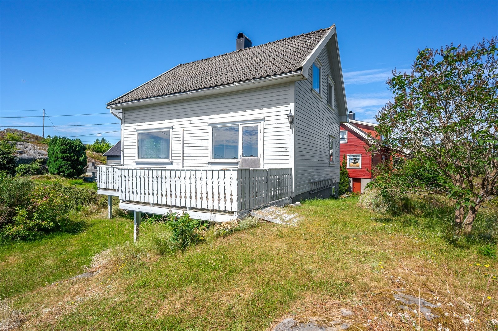 Balkong med utgang fra stuen, hvor utsikten kan nytes. Galleribilde