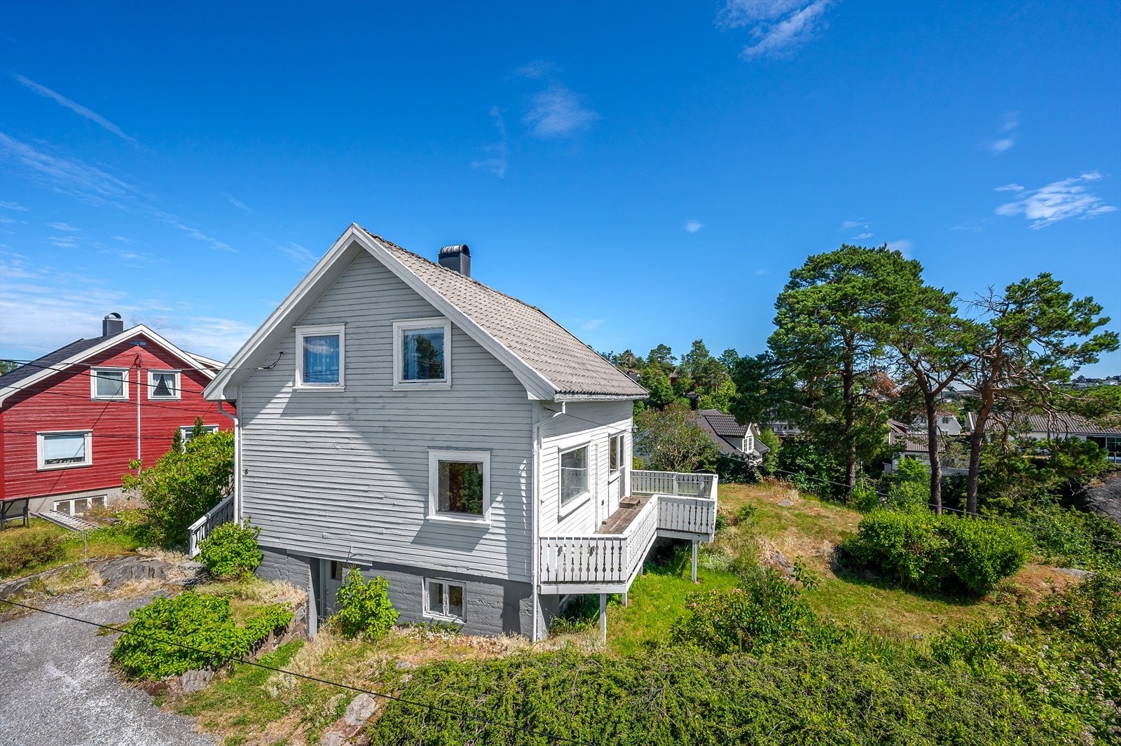 Gode parkeringsmuligheter på egen tomt. Galleribilde