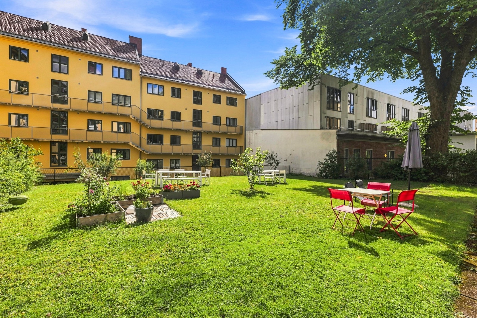 - Meget koselig innergård - Galleribilde