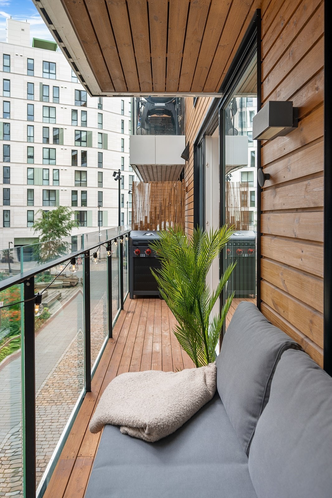 Terrassebordene er nylig beiset Galleribilde