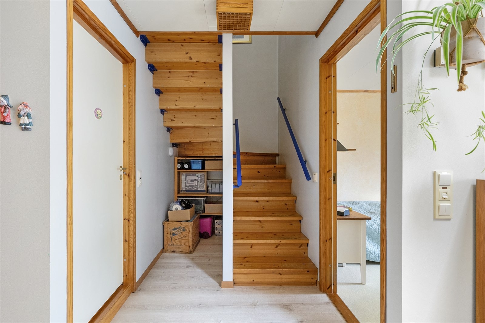 - Også lagring under trappen - Galleribilde