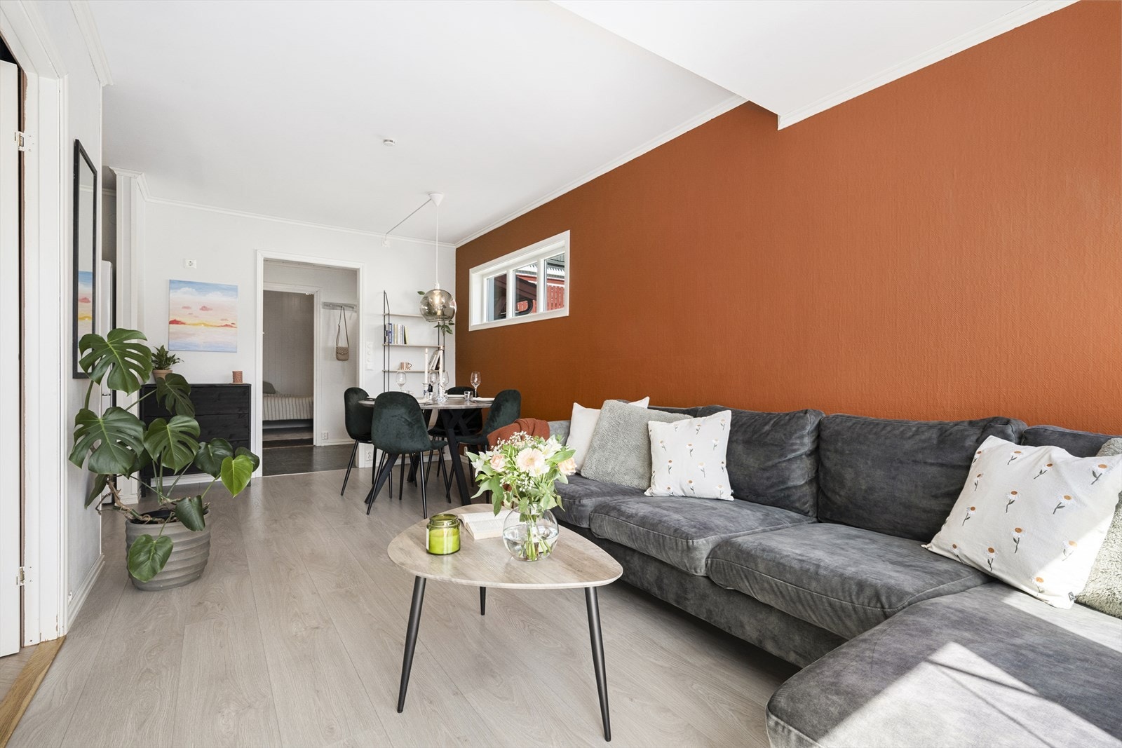 Leiligheten inneholder stue med utgang til terrasse, kjøkken, bad/vaskerom, entre, bod og soverom. Galleribilde