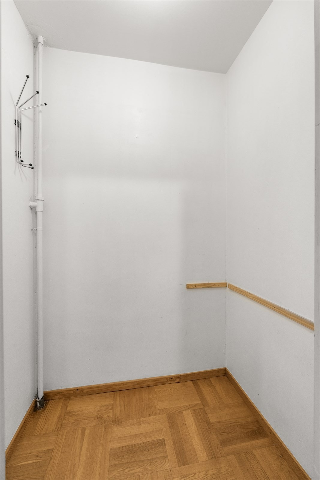 Innvendig bod for ekstra oppbevaring. Galleribilde