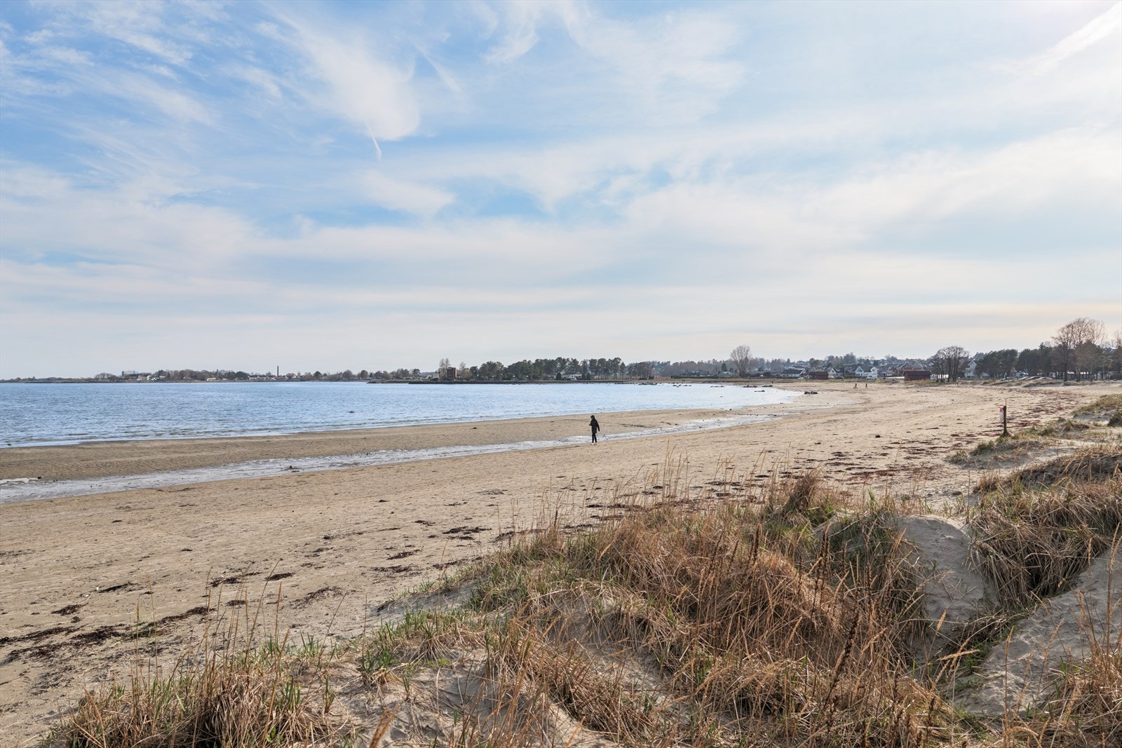 Kort vei til flotte sandstrender som byr på bading, strandliv og fine turer langs vannkanten. Galleribilde