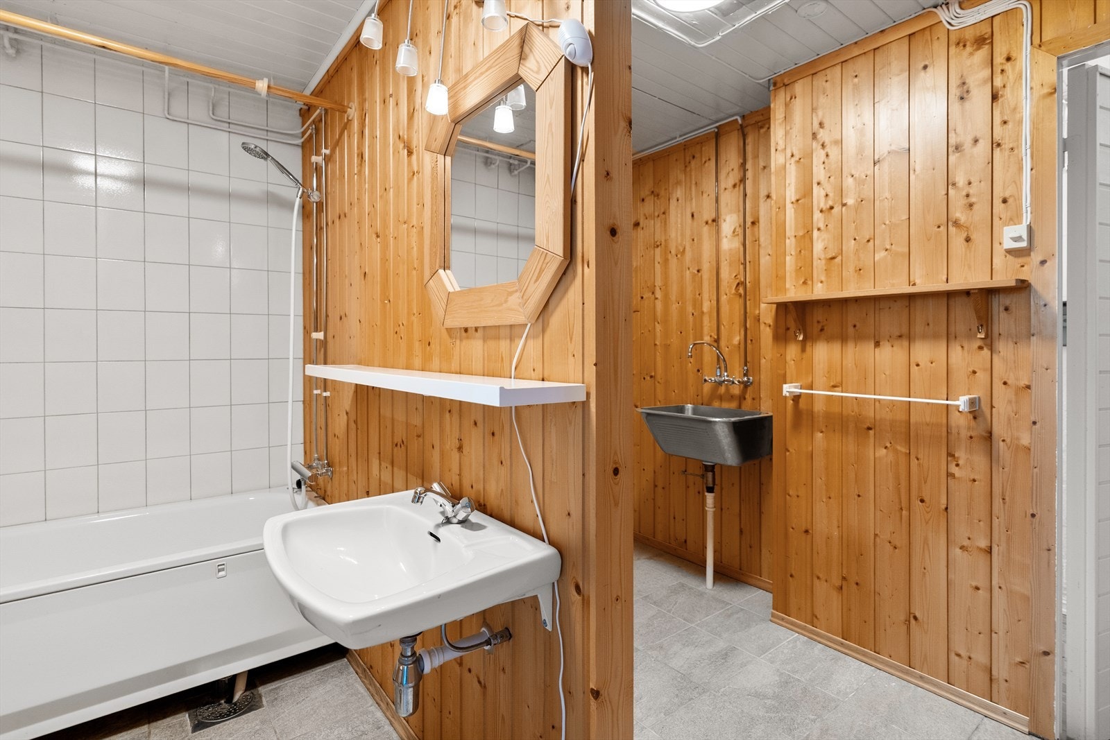 Det er bad/wc i både 1 etasje og sokkel Galleribilde
