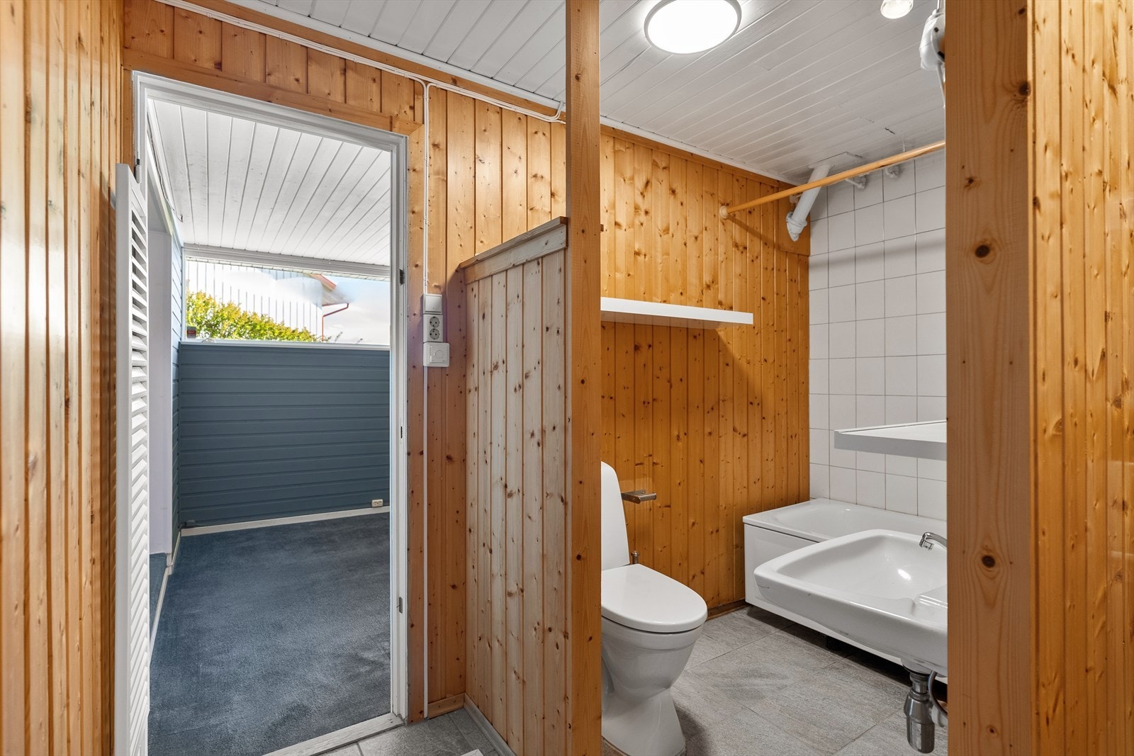 Bad i sokkel Galleribilde