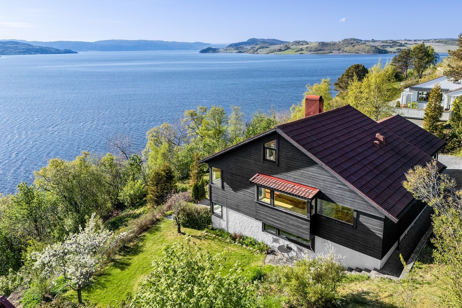 Velkommen til Brekkavegen 33 - en eiendom med praktfull beliggenhet! Foto:Vidar Alvik Galleribilde