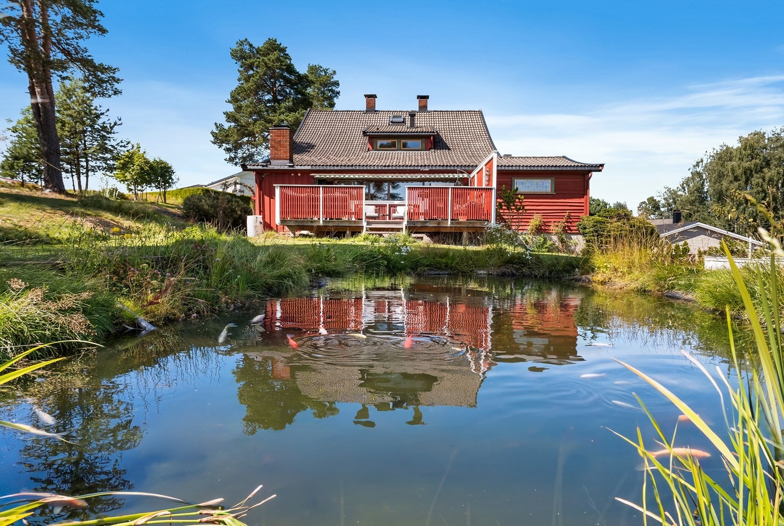 Eiendommen har en idyllisk plassering med landlige omgivelser. Galleribilde