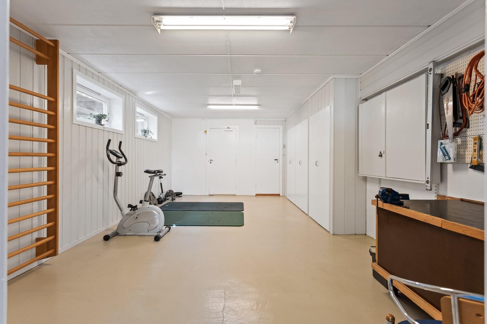 Stort trimrom i kjelleren med gode muligheter for trening og aktivitet. Galleribilde