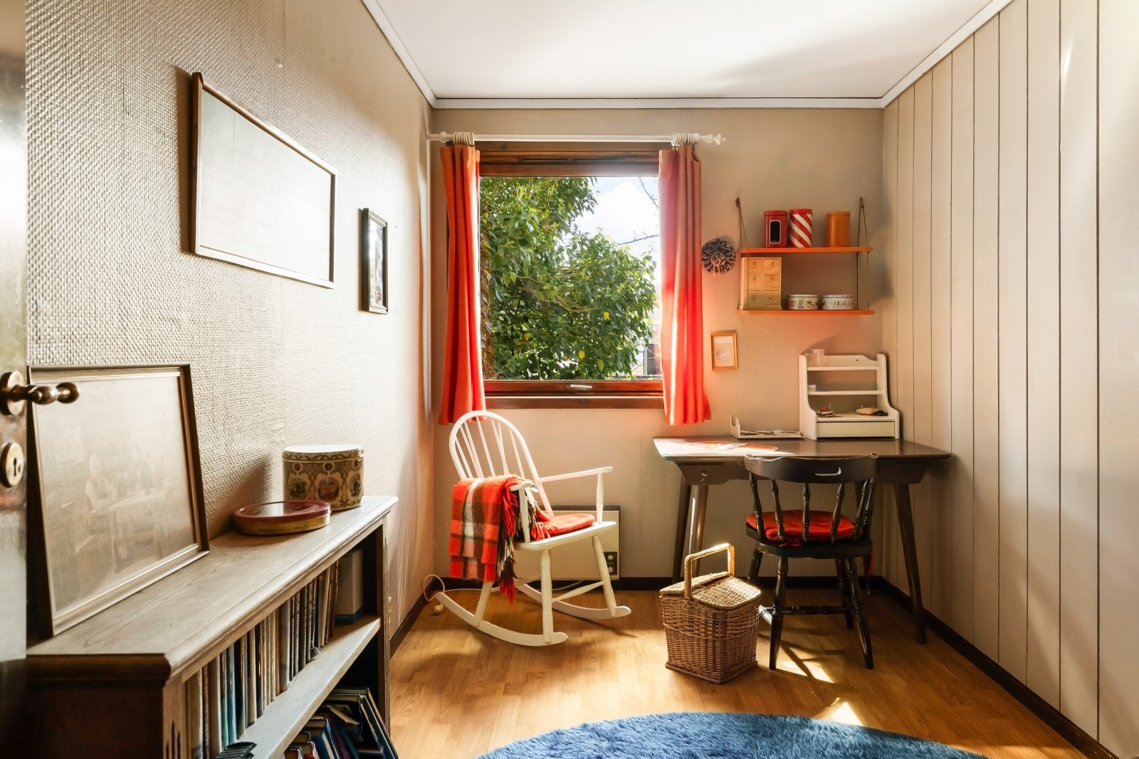 - Opprinnelig "arbeidsrom". Romslig rom som passer perfekt til hobbyrom - Galleribilde