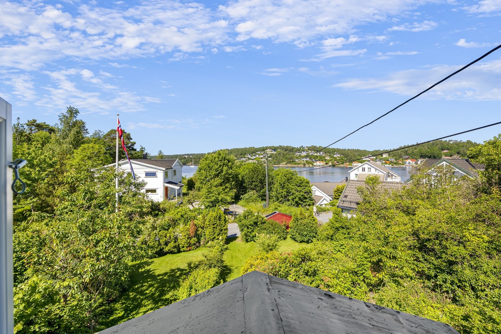 Utsikt over Kongshavn fra boligens loftsetasje. Galleribilde