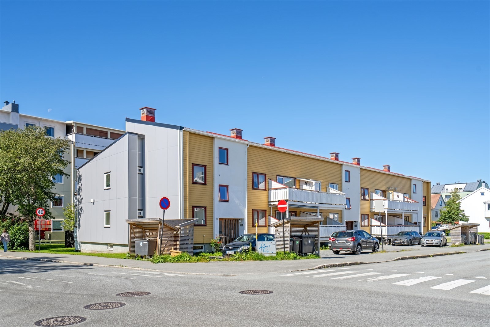 Sentral beliggenhet med kort gangavstand til butikker og offentlig transport. Velkommen! Galleribilde