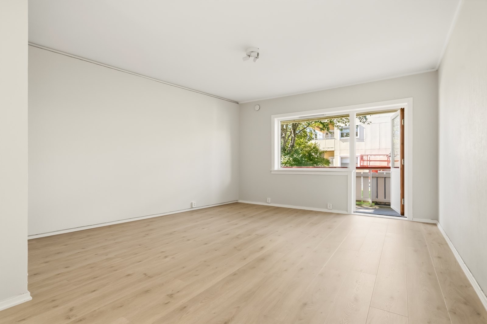Boligselskapet har fiberaksess via Signal. Abonnement for internett og TV må tegnes og betales selv av eier. Galleribilde