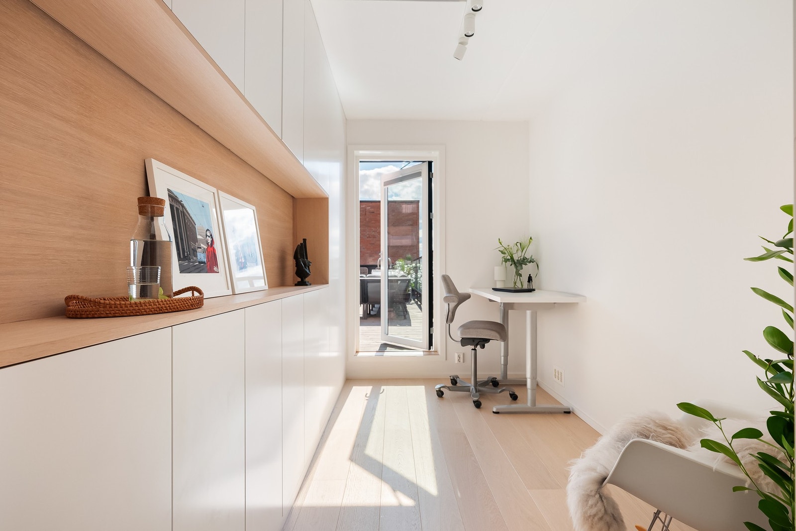 Utgang til uteplassen også herfra. Galleribilde