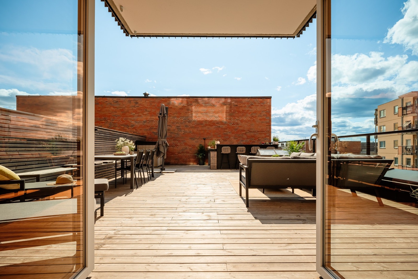 Har du et ønske om en privat takterrasse midt i byen? Velkommen ut til denne oasen. Galleribilde