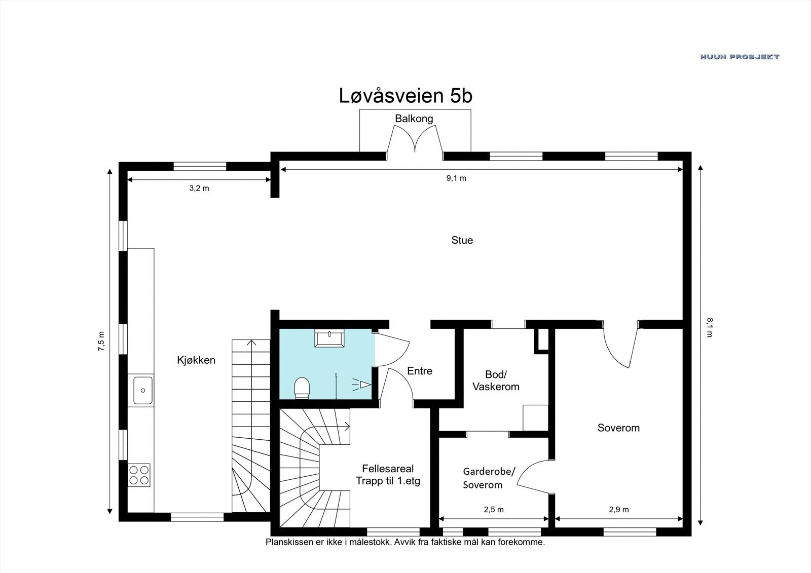 Gjennomgående og attraktiv planløsning med store åpne rom og god takhøyde. Hele kjøkken/ spiserom ble tilbygget i 2021 (tegnet av Hans-Hus arkitekter). Galleribilde