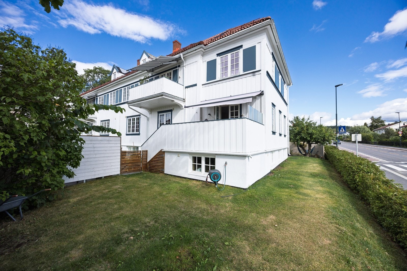 Seksjonen disponerer i tillegg en flott hageparsell. Galleribilde