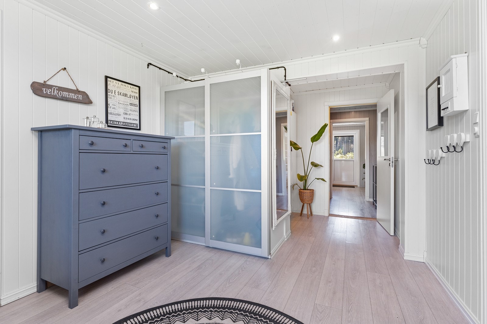 Garderobe i entreen Galleribilde