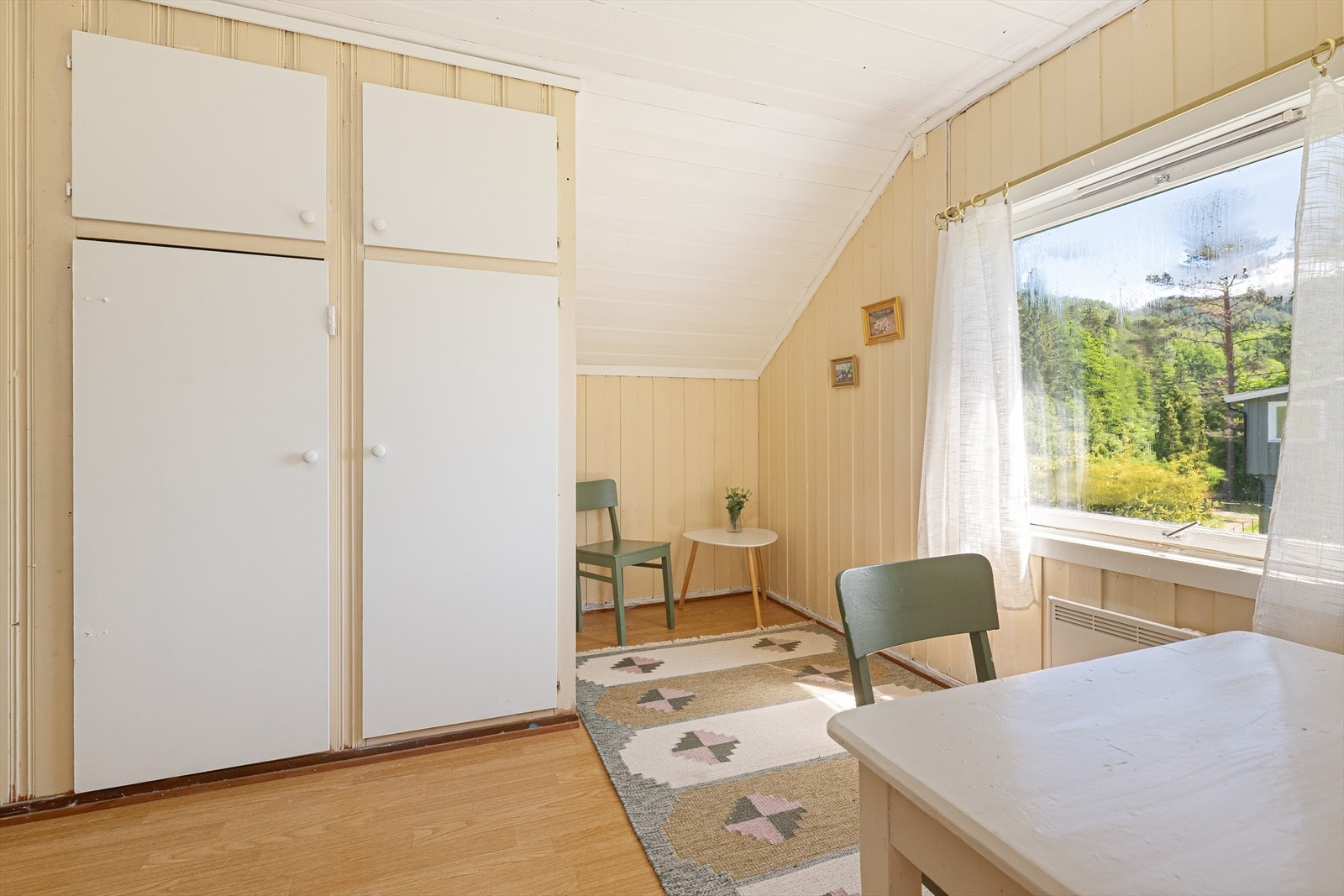 Den møblerbare gangen har plass til garderobeskap for ekstra oppbevaring. Galleribilde