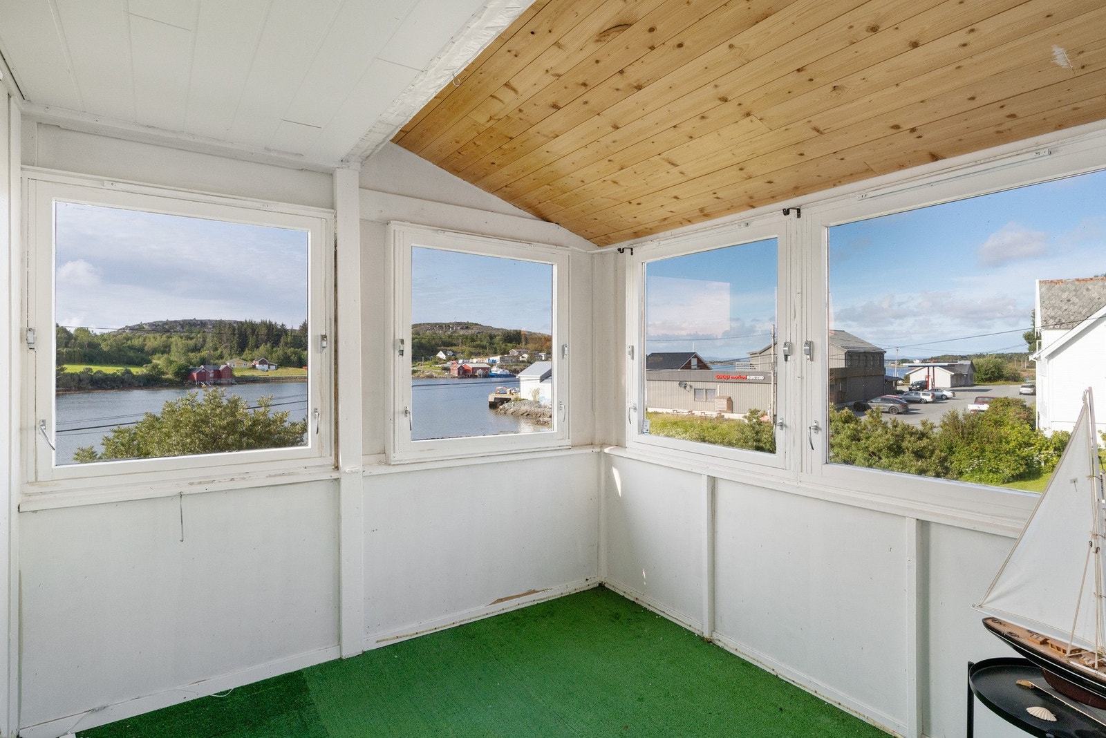 Også her med en herlig utsikt, innebygget del av balkongen oppmålt til 7,8 kvm. Galleribilde